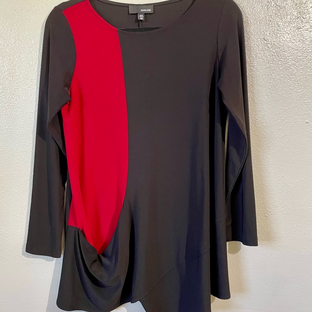 Sun Kim XS Black Red Colorblock Asym Drape Long Sleeve Tunic Top Modern Chic